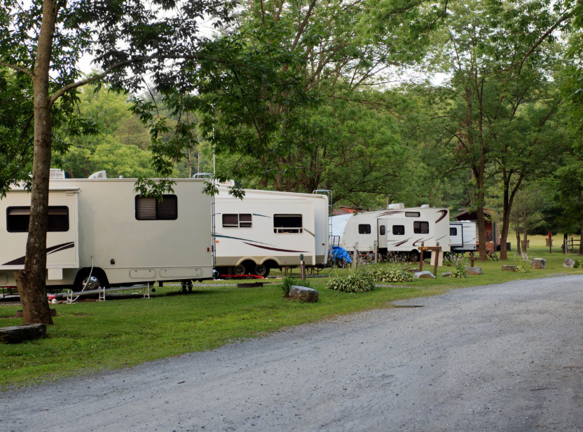 Why 2025 is Perfect for Land-Based Side Hustles
