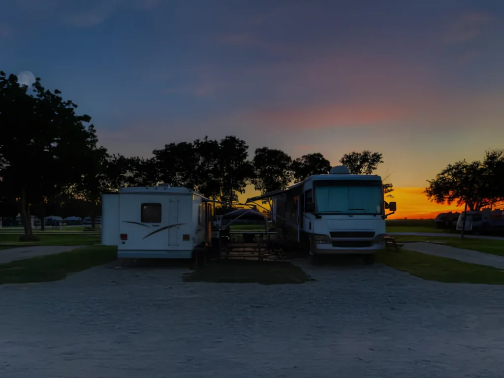 What Is the Difference Between Nightly and Monthly RV Parking